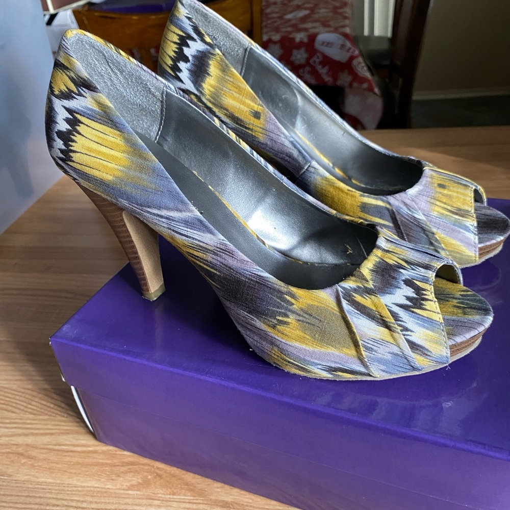Women’s Madden Girl 9 1/2 Yellow Heels